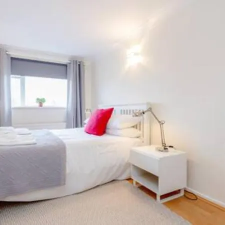 Apartment Holland Park 2 Bed Flat By Basetogo