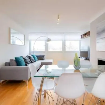 Holland Park 2 Bed Flat By Basetogo Apartment