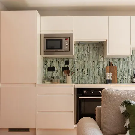 Mysquare Two Bedroom In Limehouse