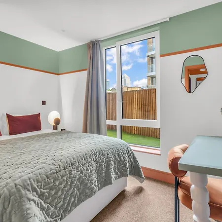 Mysquare Two Bedroom In Limehouse Londyn