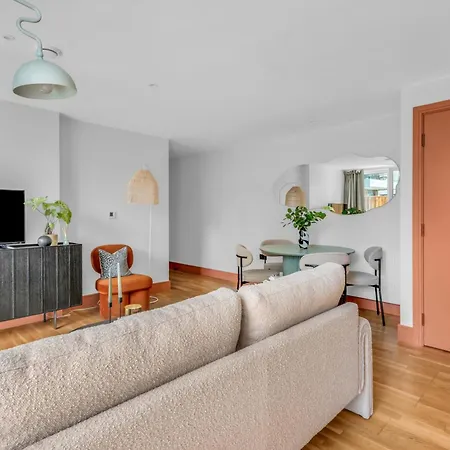 Apartament Mysquare Two Bedroom In Limehouse Londyn