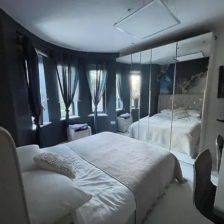 Unique And Artsy Shared Homestay *