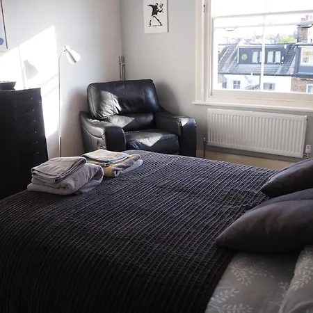 Stunning House Overlooking Local Park * London
