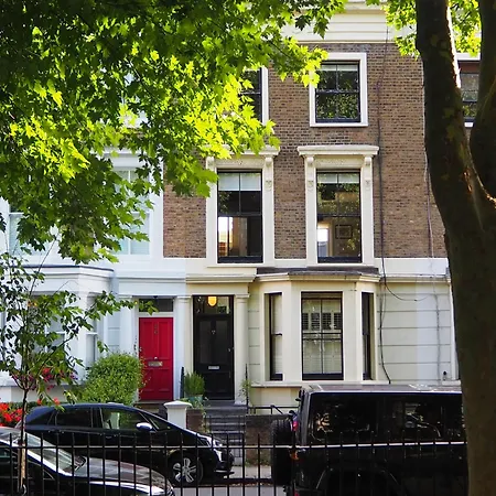 Stunning House Overlooking Local Park Holiday home London