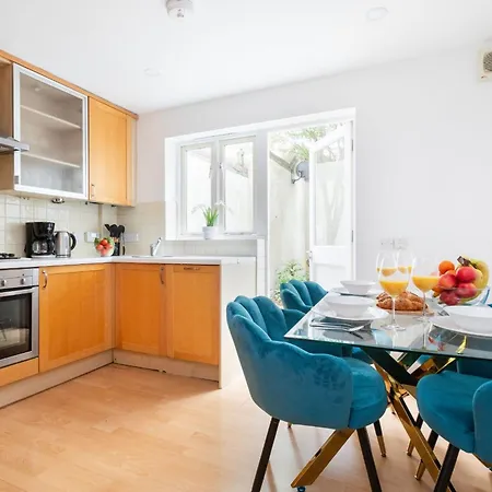 Old Street - 4br Townhouse With Patio - Cityapartmentstay 아파트