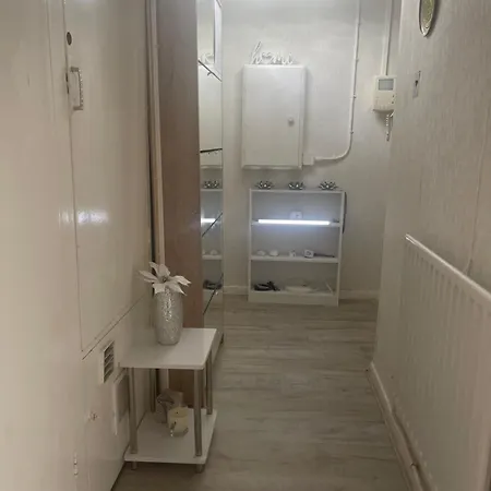 With Shared Kitchen London