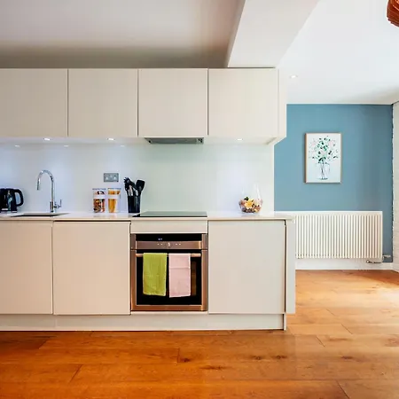 Welcome - The Piazza Apartment