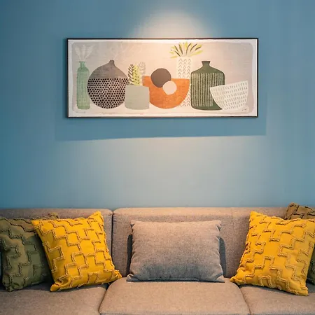 Welcome - The Piazza Apartment *