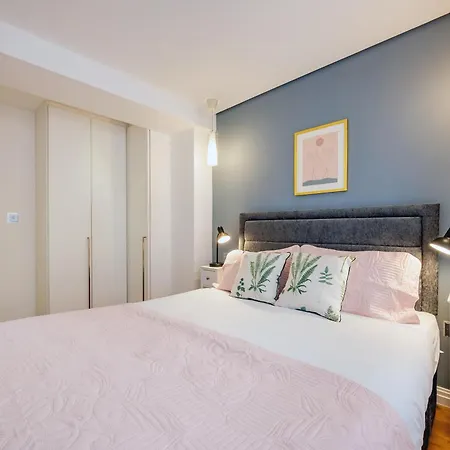 Welcome - The Piazza Apartment *