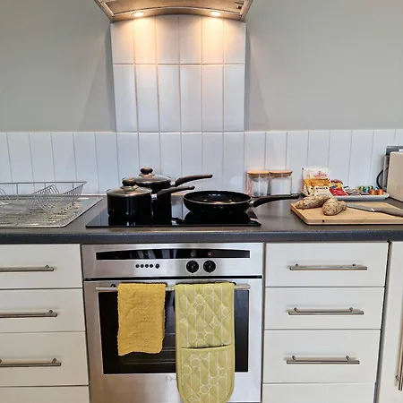 1-bed Apartment, Close To Kensington Olympia With Free Wi-fi & Netflix London