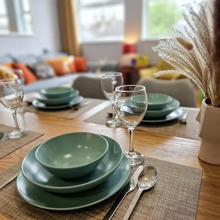 1-bed Apartment, Close To Kensington Olympia With Free Wi-fi & Netflix * London