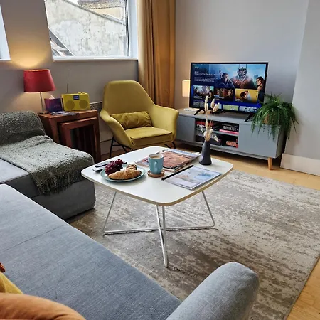 Apartment 1-bed Apartment, Close To Kensington Olympia With Free Wi-fi & Netflix London