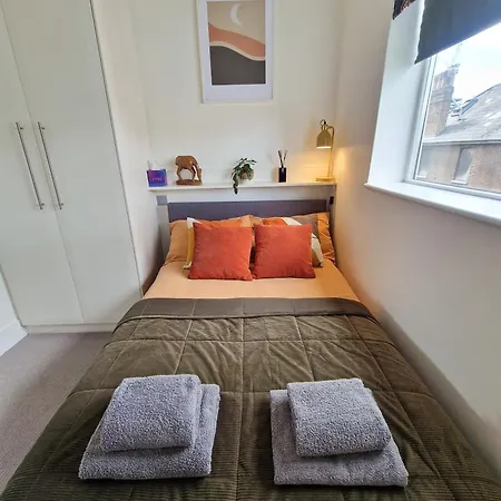 1-bed Apartment, Close To Kensington Olympia With Free Wi-fi & Netflix