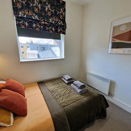 1-bed Apartment, Close To Kensington Olympia With Free Wi-fi & Netflix Apartment *