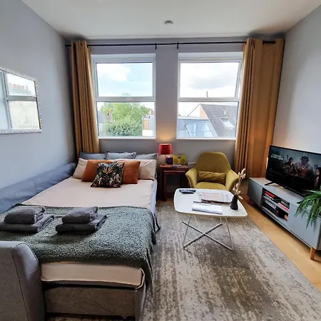 1-bed Apartment, Close To Kensington Olympia With Free Wi-fi & Netflix *