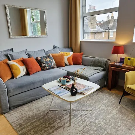 Apartment 1-bed Apartment, Close To Kensington Olympia With Free Wi-fi & Netflix