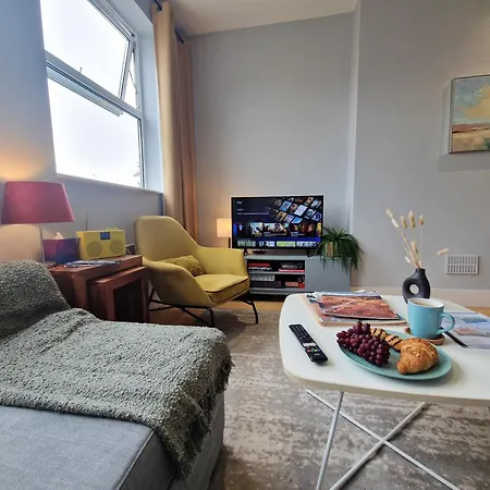 1-bed Apartment, Close To Kensington Olympia With Free Wi-fi & Netflix *