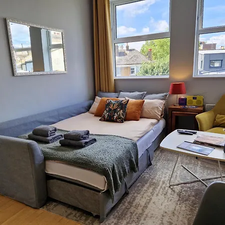 1-bed Apartment, Close To Kensington Olympia With Free Wi-fi & Netflix * London
