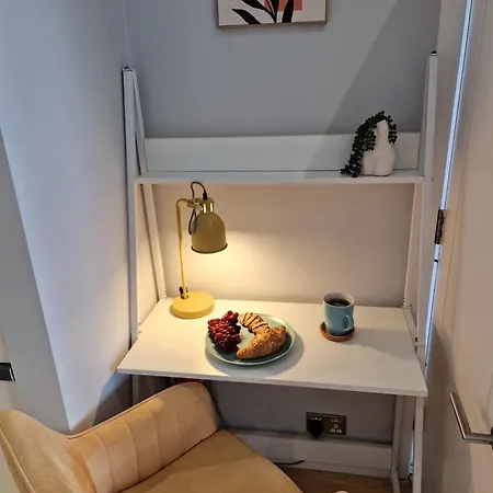 1-bed Apartment, Close To Kensington Olympia With Free Wi-fi & Netflix Apartment London