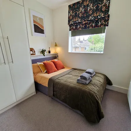 Apartment 1-bed Apartment, Close To Kensington Olympia With Free Wi-fi & Netflix London