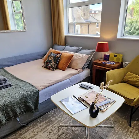 Apartment 1-bed Apartment, Close To Kensington Olympia With Free Wi-fi & Netflix *