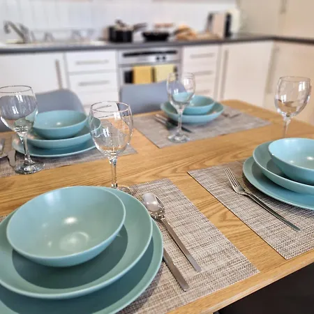 Apartment 1-bed Apartment, Close To Kensington Olympia With Free Wi-fi & Netflix