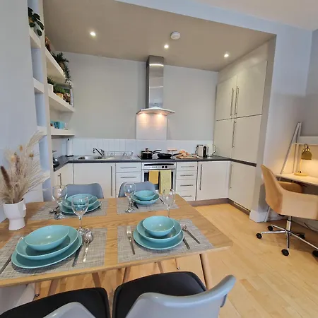 Apartment 1-bed Apartment, Close To Kensington Olympia With Free Wi-fi & Netflix