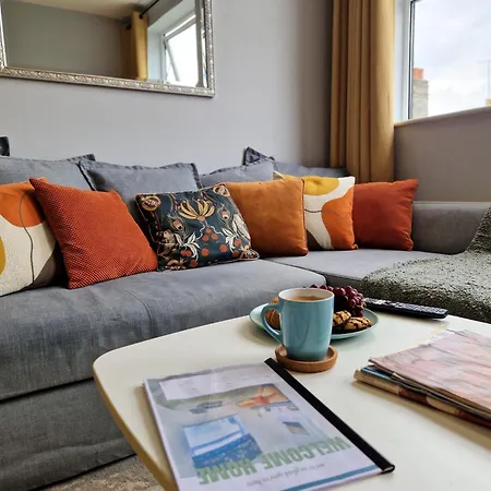 Apartment 1-bed Apartment, Close To Kensington Olympia With Free Wi-fi & Netflix *