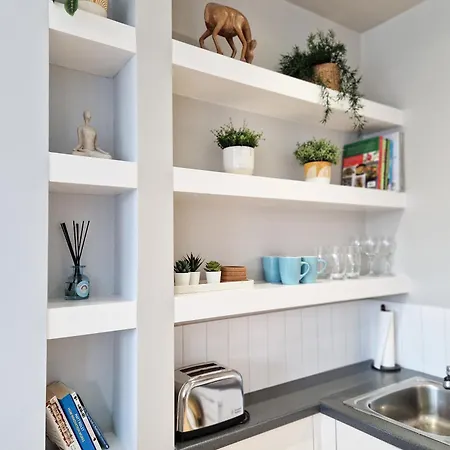 1-bed Apartment, Close To Kensington Olympia With Free Wi-fi & Netflix Apartment *