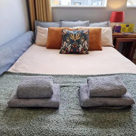 1-bed Apartment, Close To Kensington Olympia With Free Wi-fi & Netflix Apartment London