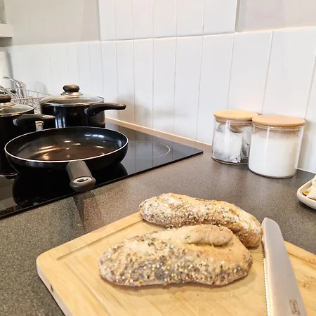 1-bed Apartment, Close To Kensington Olympia With Free Wi-fi & Netflix London