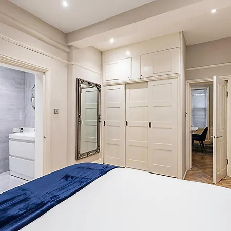 Beautiful Two Bedroom Abode In Notting Hill *