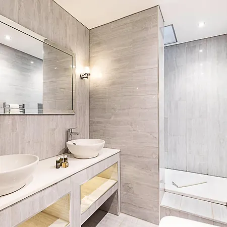 Beautiful Two Bedroom Abode In Notting Hill Apartment