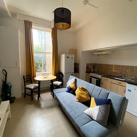 Apartment Bustling Western London