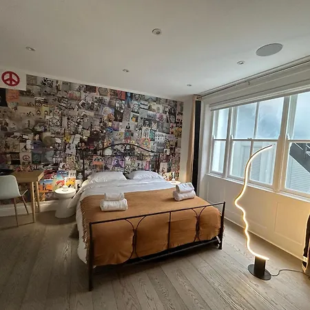 Bed & Breakfast Pop Art Luxury Marylebone London