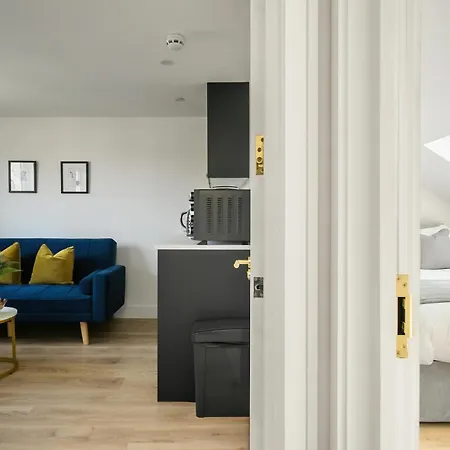 Chic One Bedroom With Free Wifi Apartment *