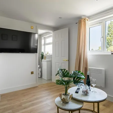 Apartment Chic One Bedroom With Free Wifi Harrow