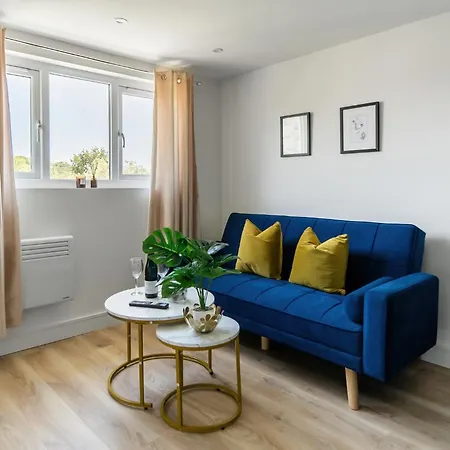 Chic One Bedroom With Free Wifi Apartment