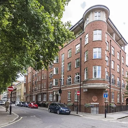 Bedroom With Private Terrace Homestay London