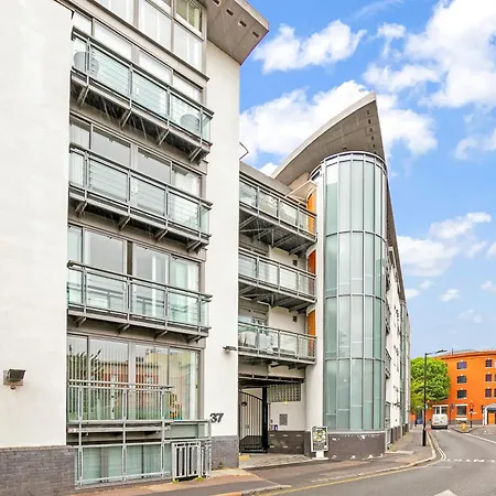 Chic Near Tower Bridge Apartment London