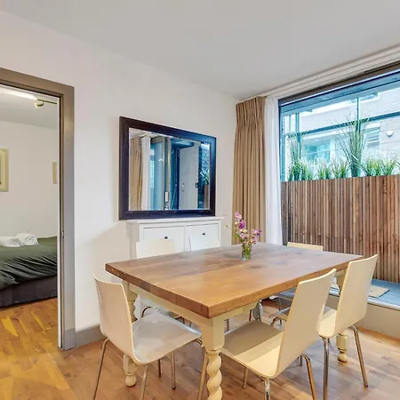 Chic Near Tower Bridge Apartment *