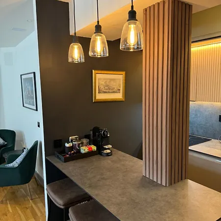 Apartment Chic Near Tower Bridge London