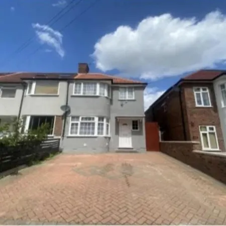 Guest In House - Isleworth, Middlesex * Isleworth