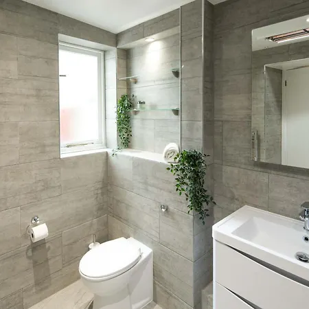 Gloucester Rd-southkensington-hydepark-harrods-g13 London