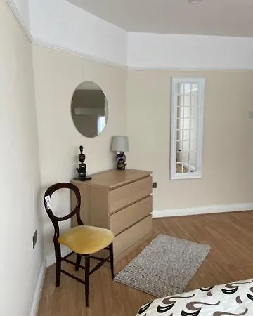 Guest In House - Isleworth, Middlesex