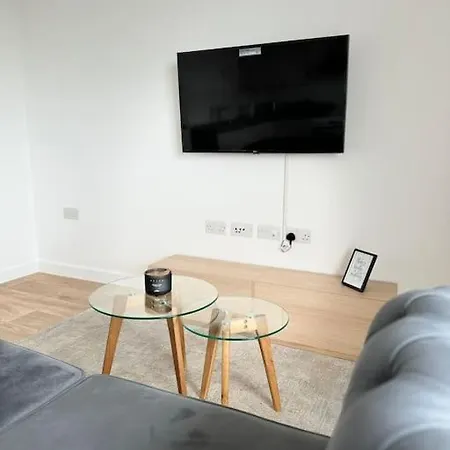 Beautiful Modern 1 Bed Flat *