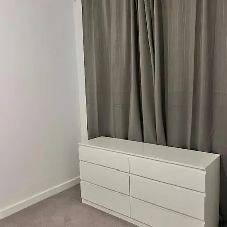 Beautiful Modern 1 Bed Flat *