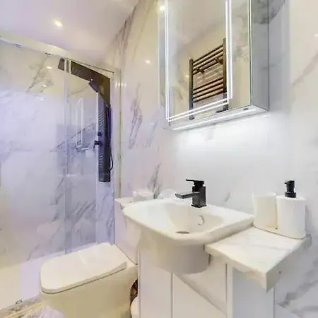 Praed Street Paddington Apartment London