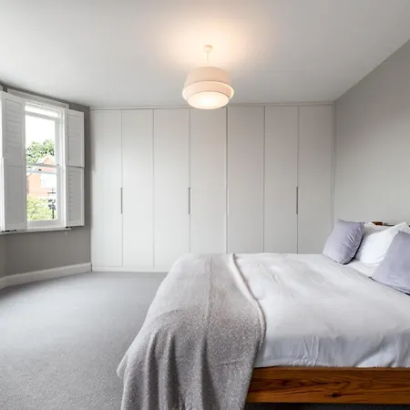 Skandi Chic Hideaway Near River And Transport Pass The Keys Holiday home Twickenham