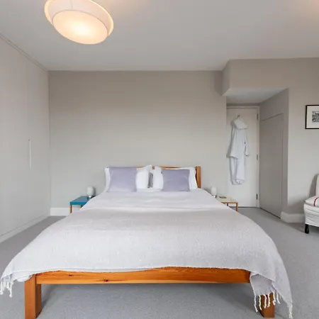 Skandi Chic Hideaway Near River And Transport Pass The Keys Twickenham